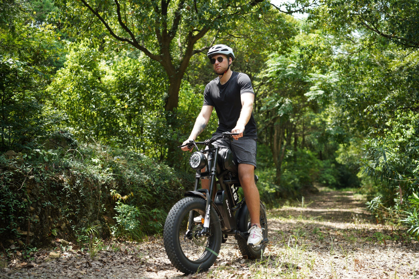 Z8 Moped-Style Electric Bike